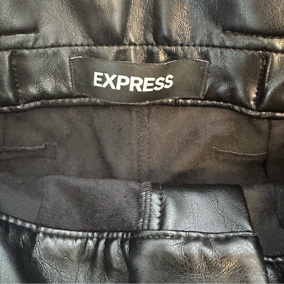EXPRESS Super High Rise Black Faux Leather Belted Ankle Pants, Size 4R - Picture 3 of 7